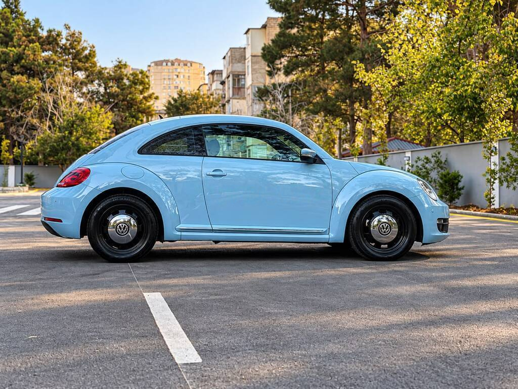 2013 Volkswagen Beetle, 2.5L, 97000km - Image 10