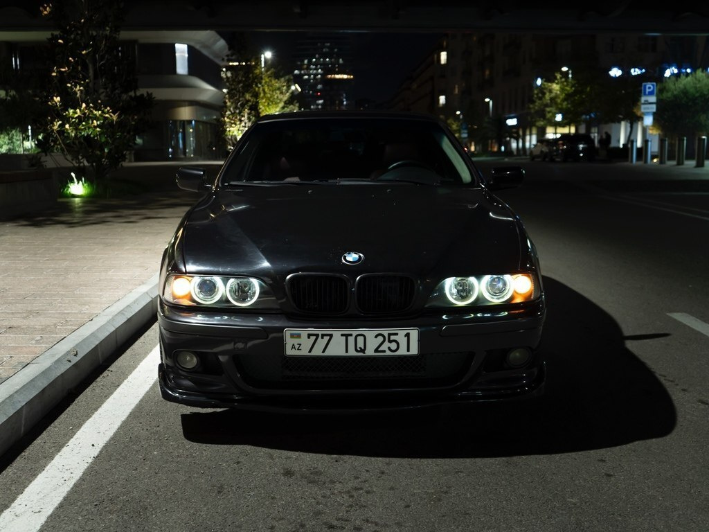 2000 BMW 528, 2.8L, 400000km - Image 1