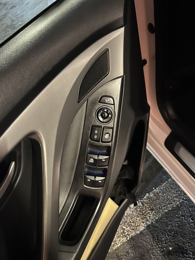2014 Hyundai Elantra, 1.8L, 167424km - Image 17
