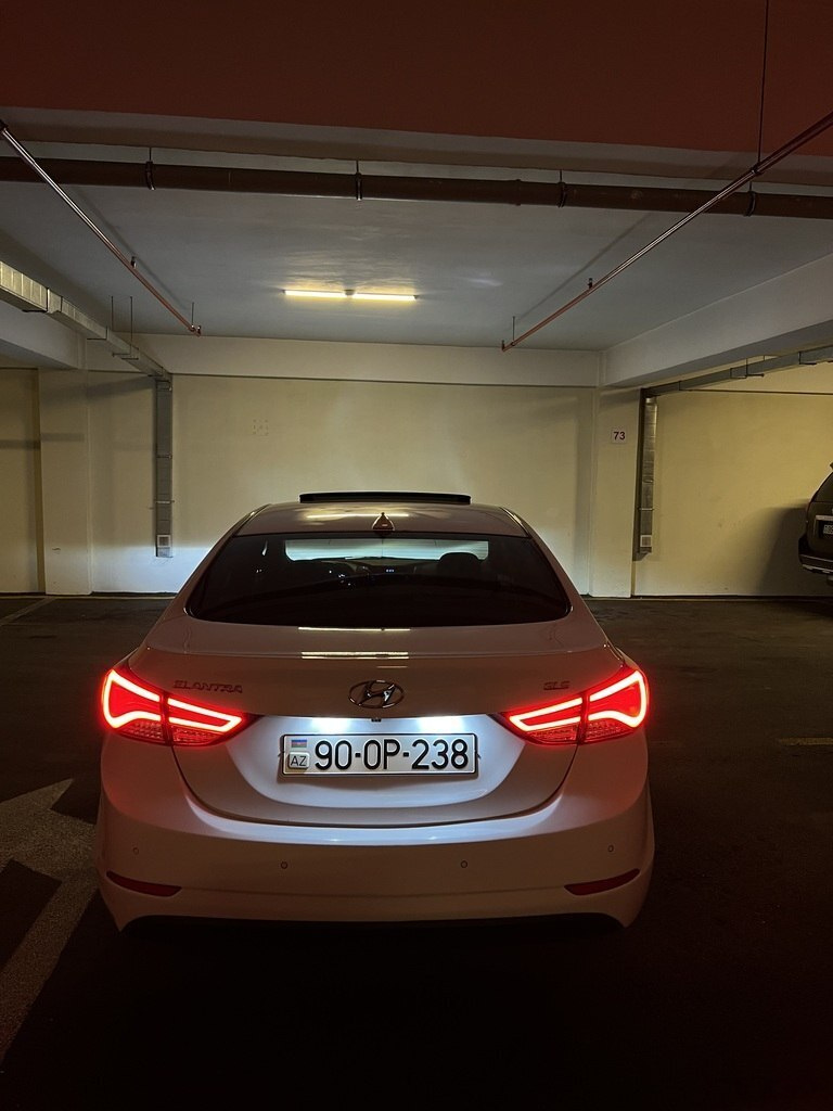 2014 Hyundai Elantra, 1.8L, 167424km - Image 9