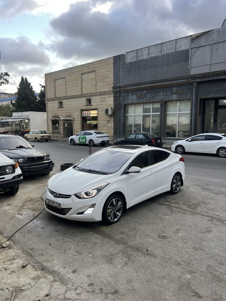 2014 Hyundai Elantra, 1.8L, 167424km - Image 10
