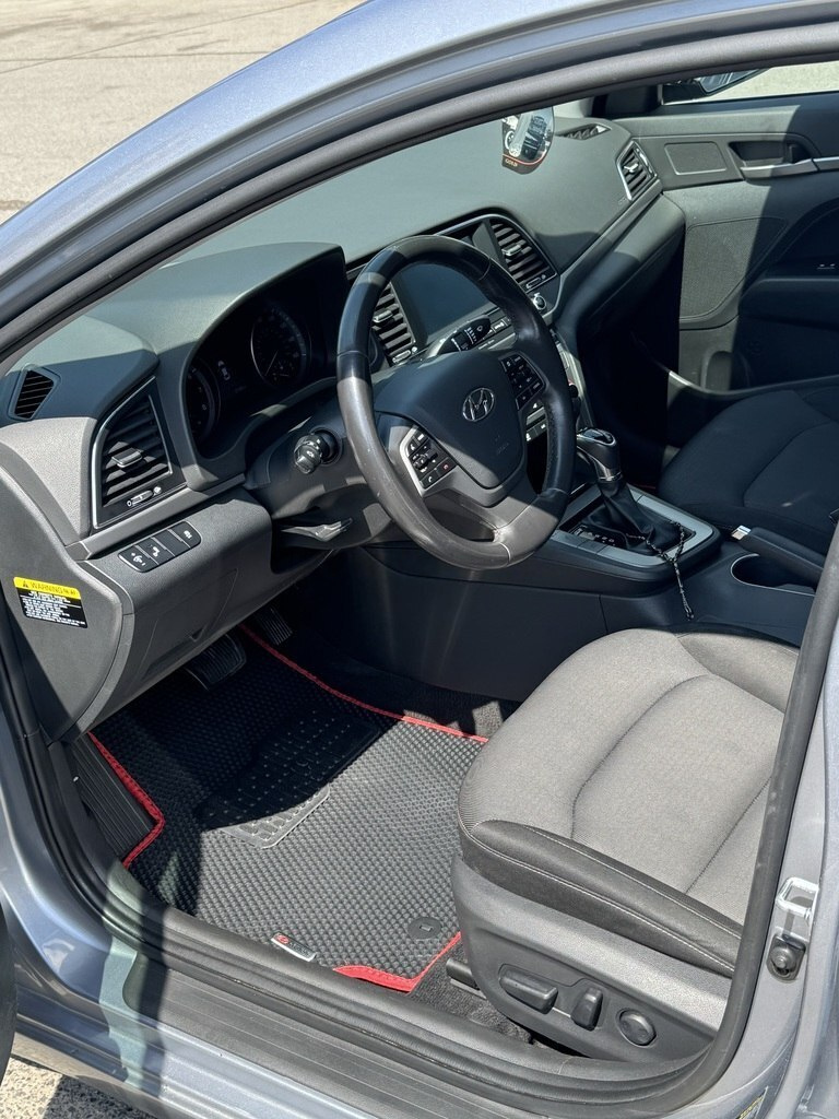 2017 Hyundai Elantra, 2.0L, 183465km - Image 4