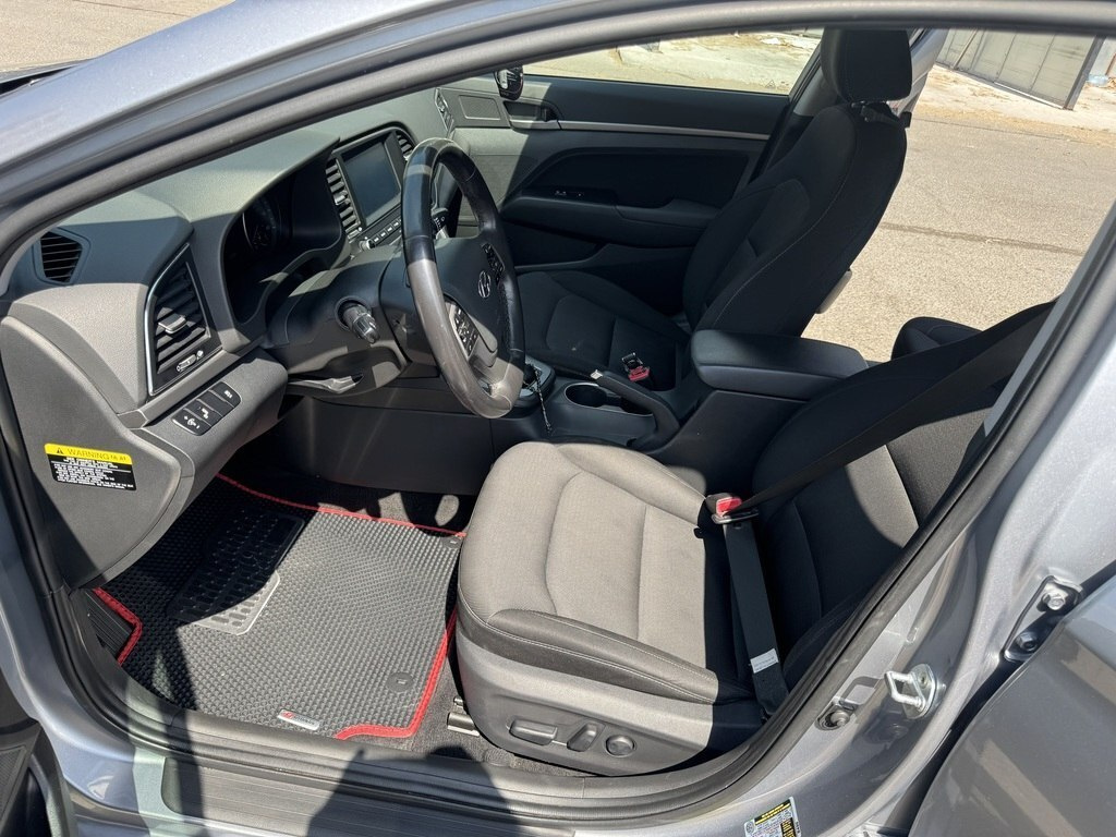 2017 Hyundai Elantra, 2.0L, 183465km - Image 5