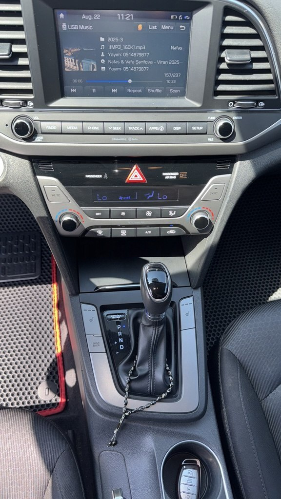 2017 Hyundai Elantra, 2.0L, 183465km - Image 8