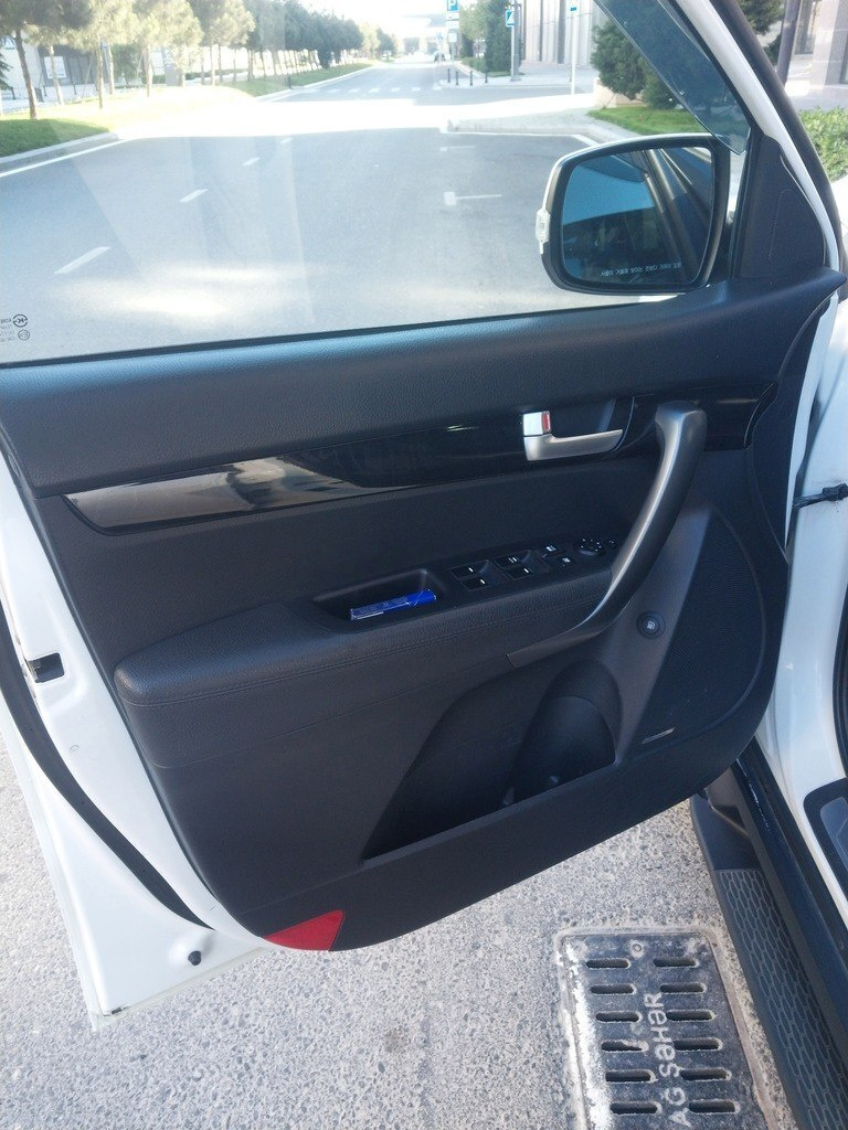 2013 Kia Sorento, 2.0L, 185000km - Image 4