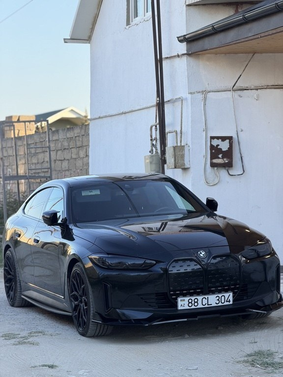 2023 BMW i4, 0.0L, 100000km - Image 1
