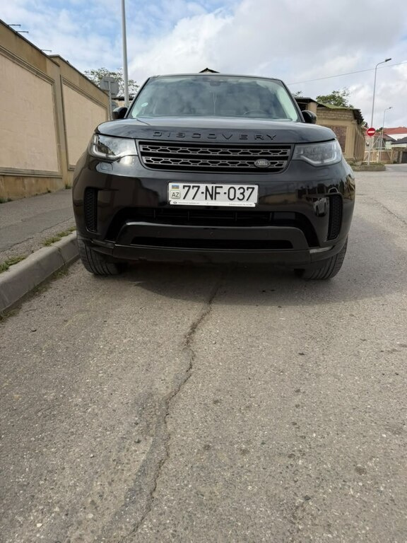 2017 Land Rover Discovery, 2.0L, 245000km - Image 1
