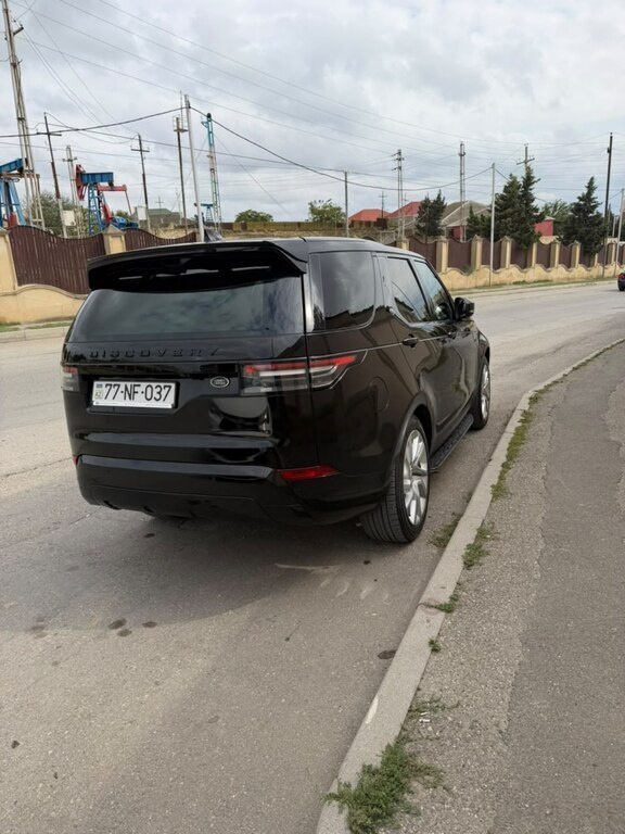 2017 Land Rover Discovery, 2.0L, 245000km - Image 2
