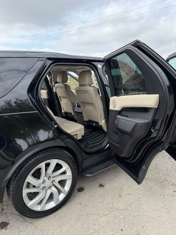 2017 Land Rover Discovery, 2.0L, 245000km - Image 12