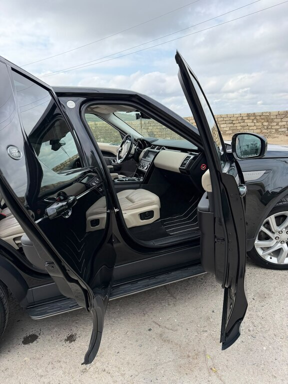 2017 Land Rover Discovery, 2.0L, 245000km - Image 13