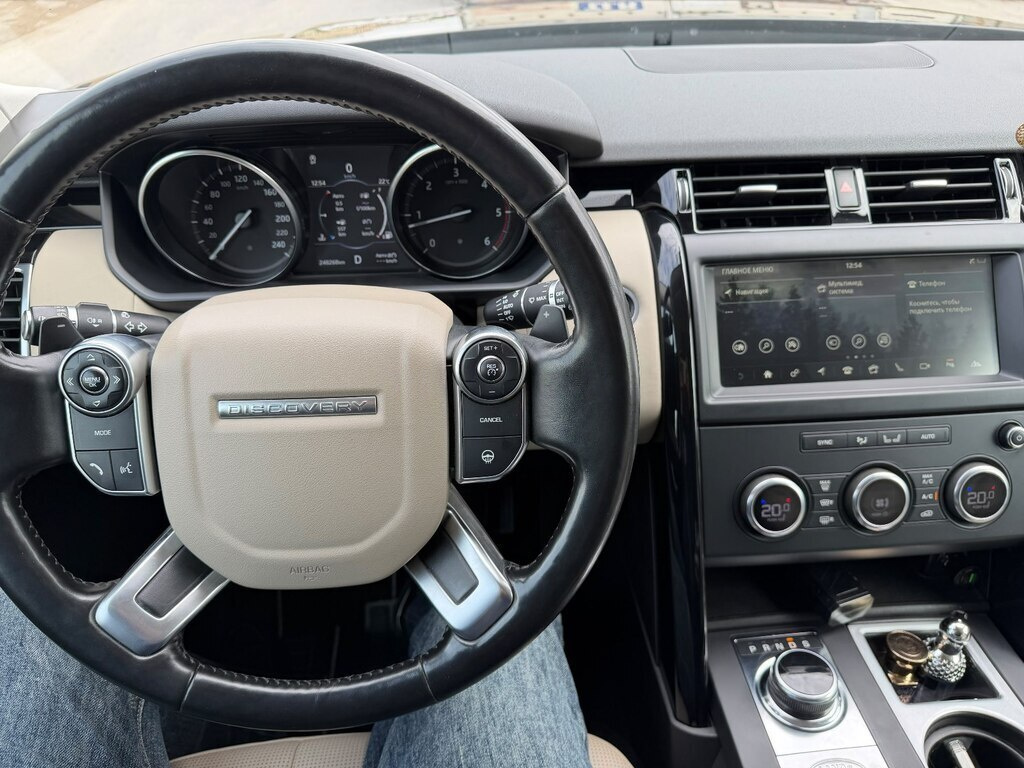 2017 Land Rover Discovery, 2.0L, 245000km - Image 3