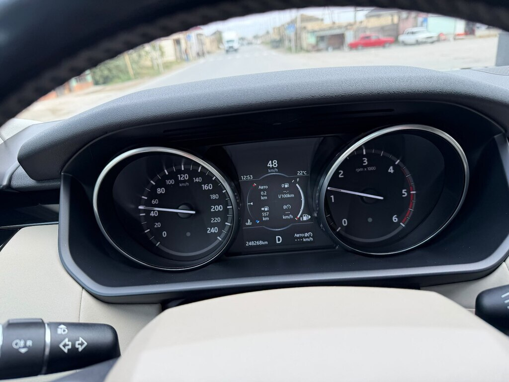 2017 Land Rover Discovery, 2.0L, 245000km - Image 6