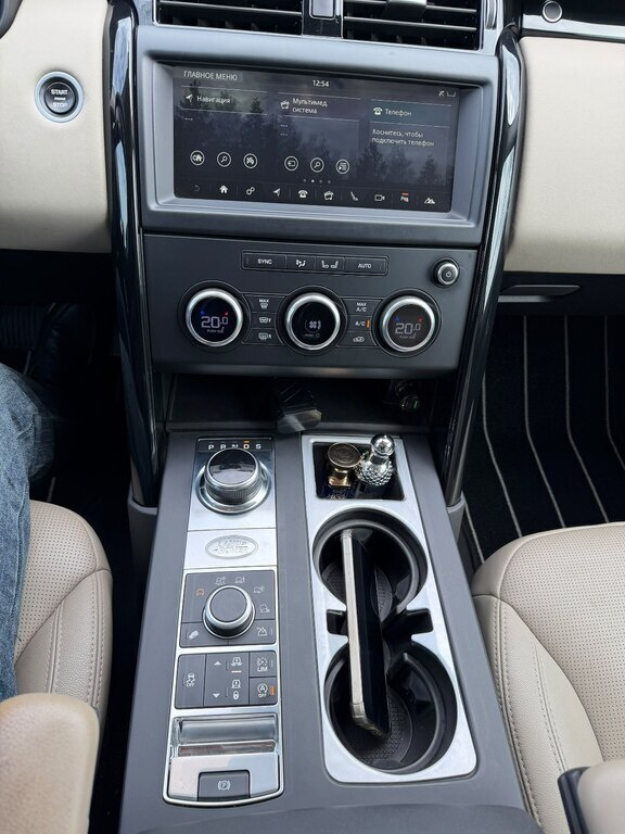 2017 Land Rover Discovery, 2.0L, 245000km - Image 8