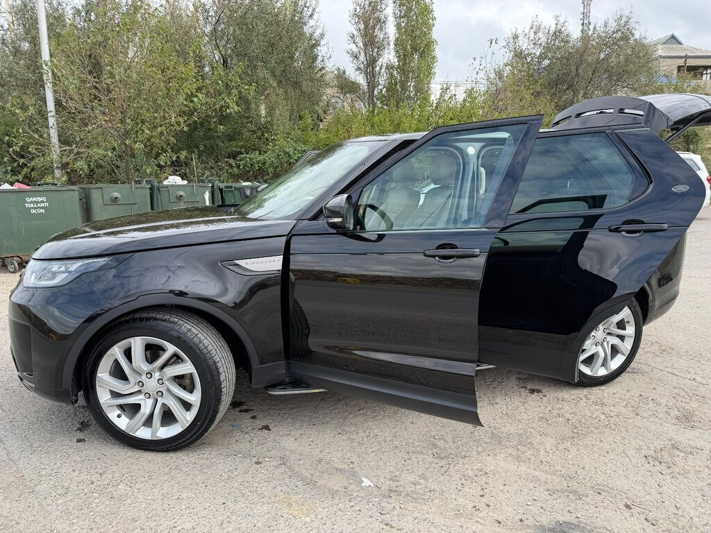 2017 Land Rover Discovery, 2.0L, 245000km - Image 9