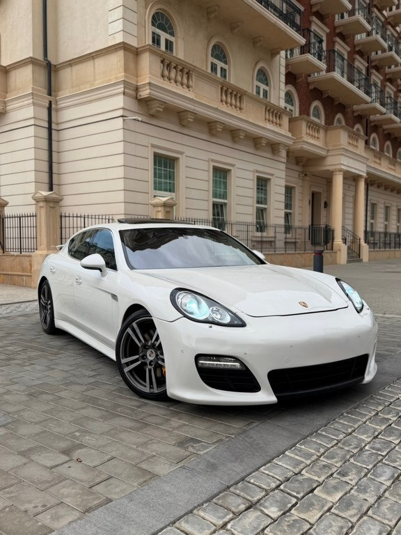 2011 Porsche Panamera GTS, 4.8L, 200000km - Image 1