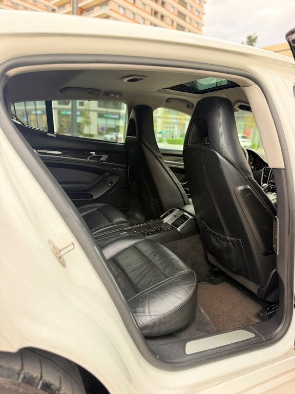 2011 Porsche Panamera GTS, 4.8L, 200000km - Image 12
