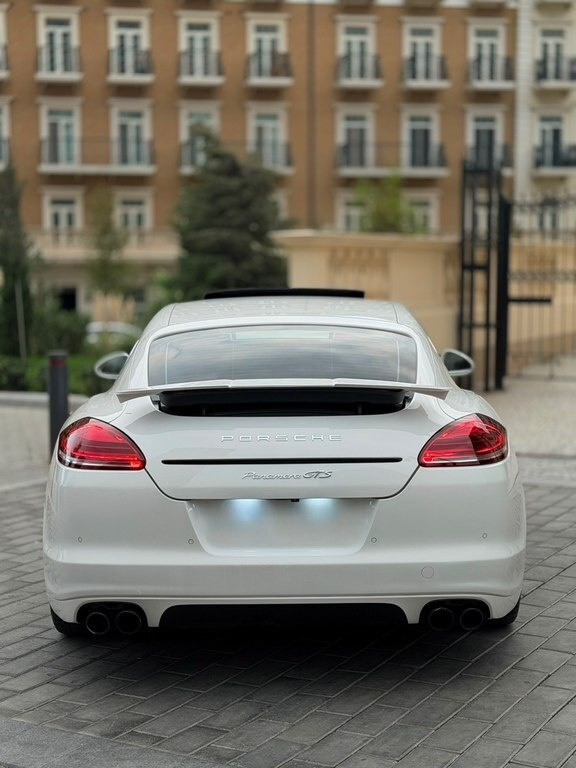 2011 Porsche Panamera GTS, 4.8L, 200000km - Image 5