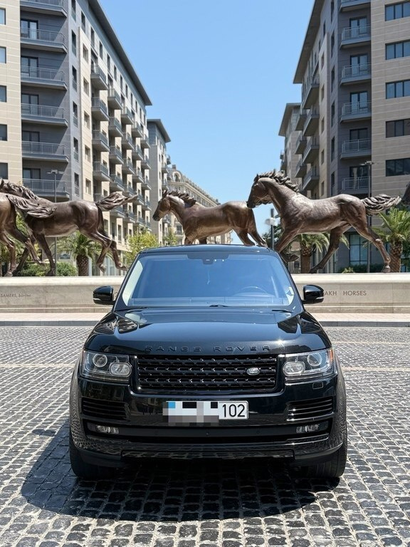 2016 Land Rover Range Rover, 3.0L, 130000km - Image 1