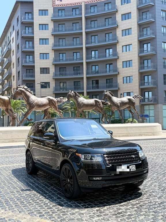 2016 Land Rover Range Rover, 3.0L, 130000km - Image 2