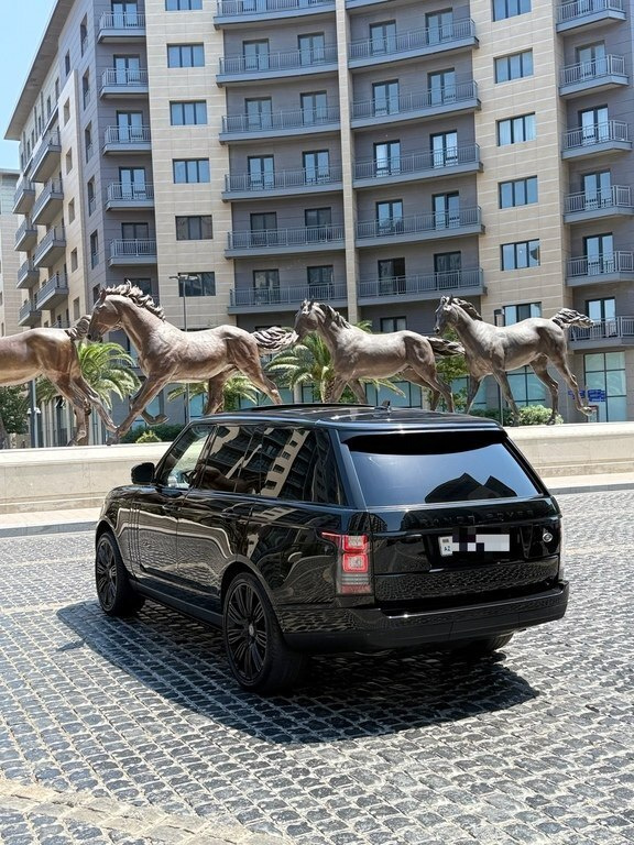 2016 Land Rover Range Rover, 3.0L, 130000km - Image 5