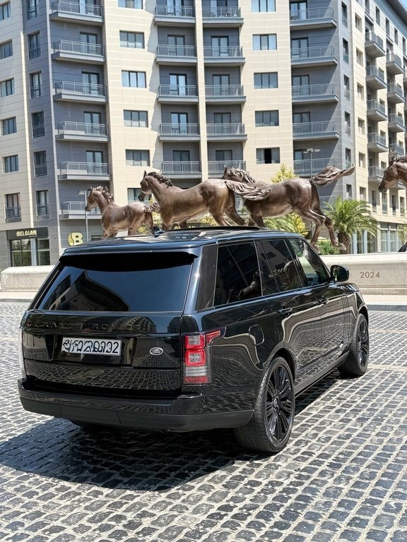 2016 Land Rover Range Rover, 3.0L, 130000km - Image 6