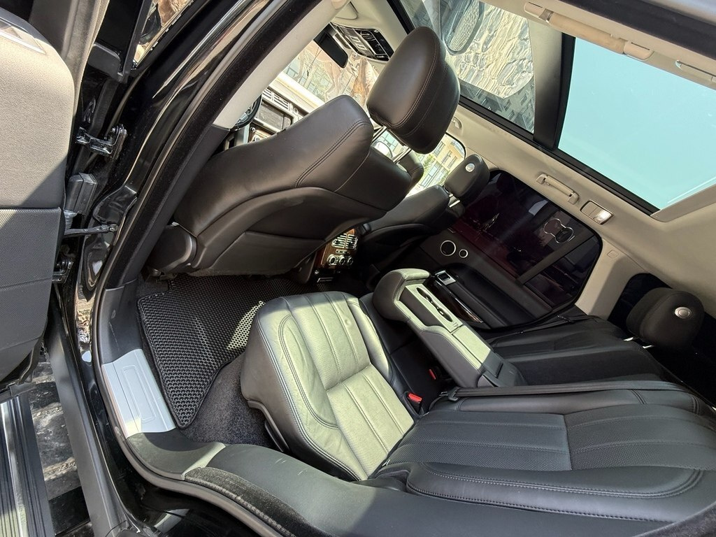 2016 Land Rover Range Rover, 3.0L, 130000km - Image 9