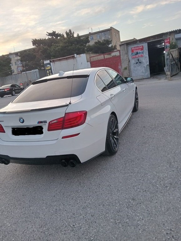 2012 BMW 528, 2.0L, 300000km - Image 2