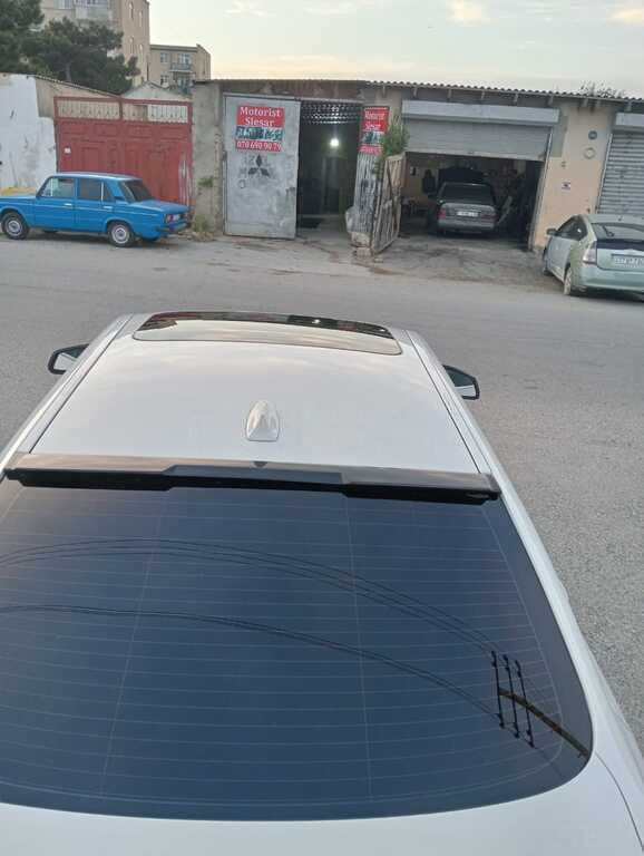 2012 BMW 528, 2.0L, 300000km - Image 3