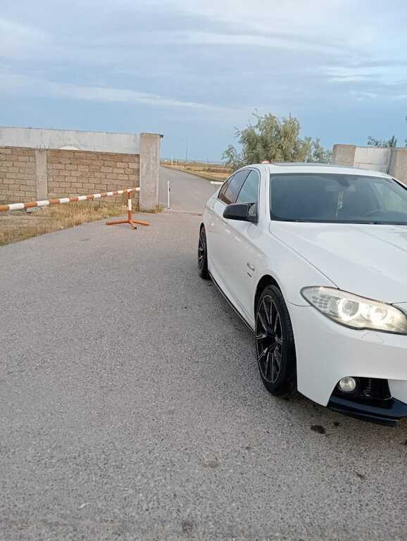 2012 BMW 528, 2.0L, 300000km - Image 5