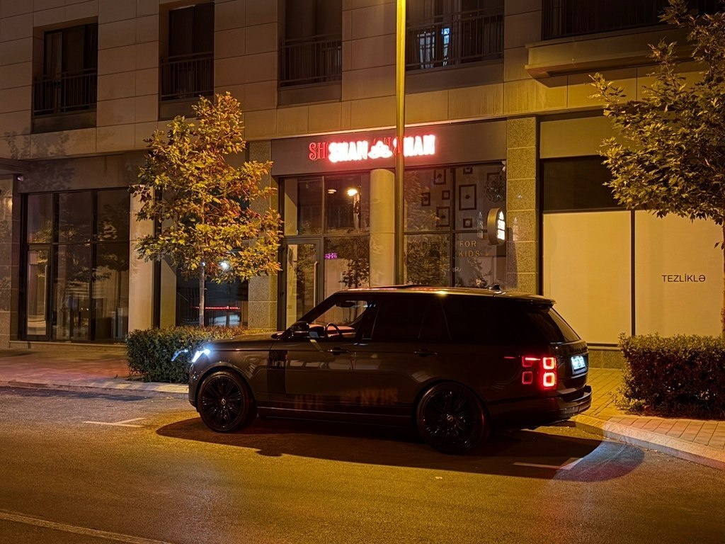 2016 Land Rover Range Rover, 3.0L, 150000km - Image 9