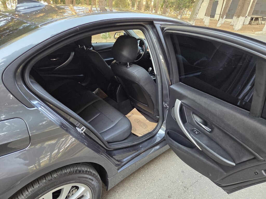 2018 BMW 320, 2.0L, 256000km - Image 7