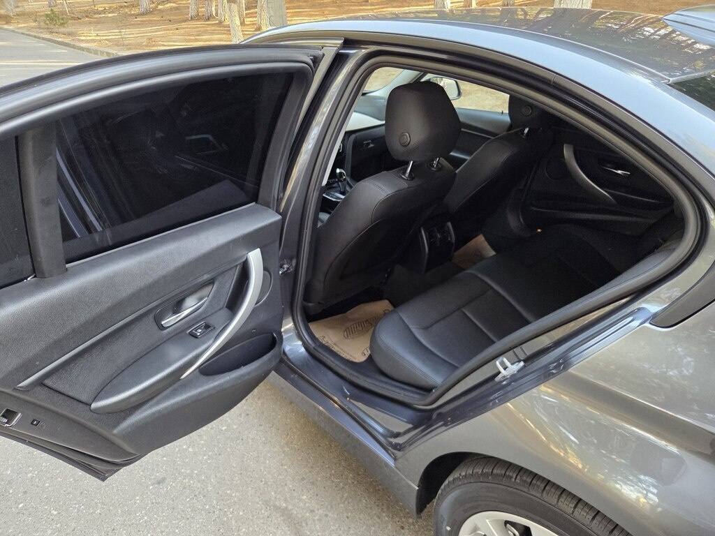 2018 BMW 320, 2.0L, 256000km - Image 9