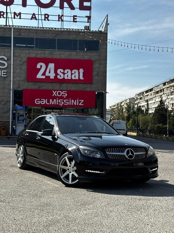 2010 Mercedes C 300, 3.0L, 318000km - Image 1