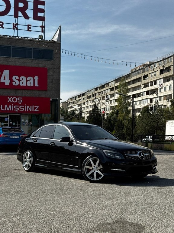 2010 Mercedes C 300, 3.0L, 318000km - Image 2