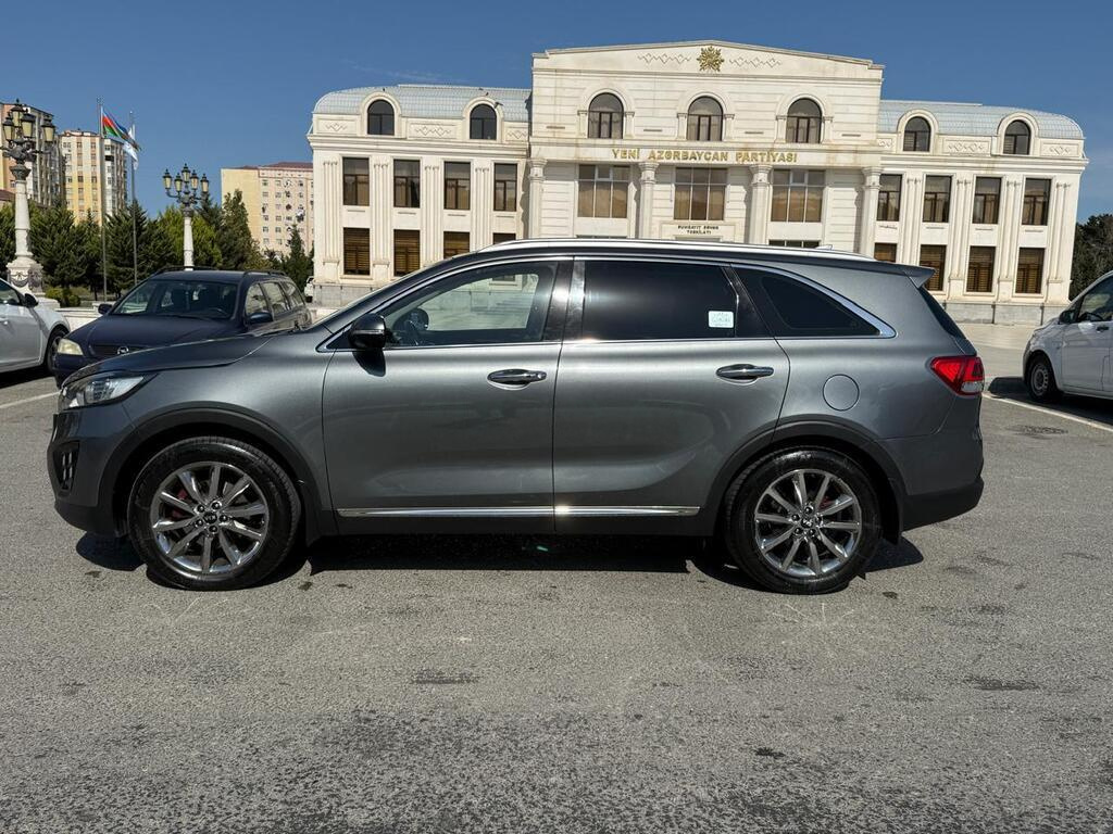 2016 Kia Sorento, 2.2L, 270000km - Image 2
