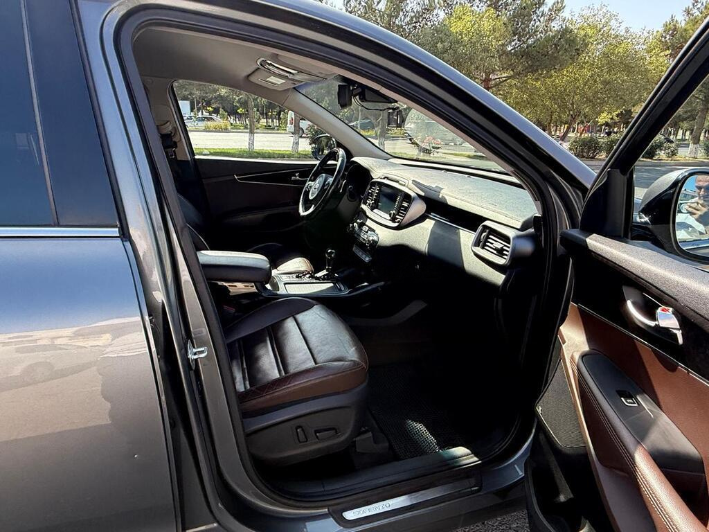 2016 Kia Sorento, 2.2L, 270000km - Image 5