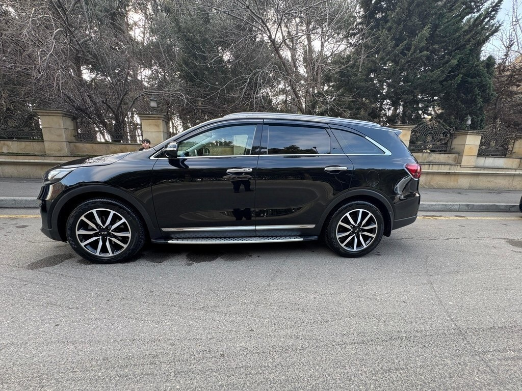 2017 Kia Sorento, 2.2L, 180000km - Image 3
