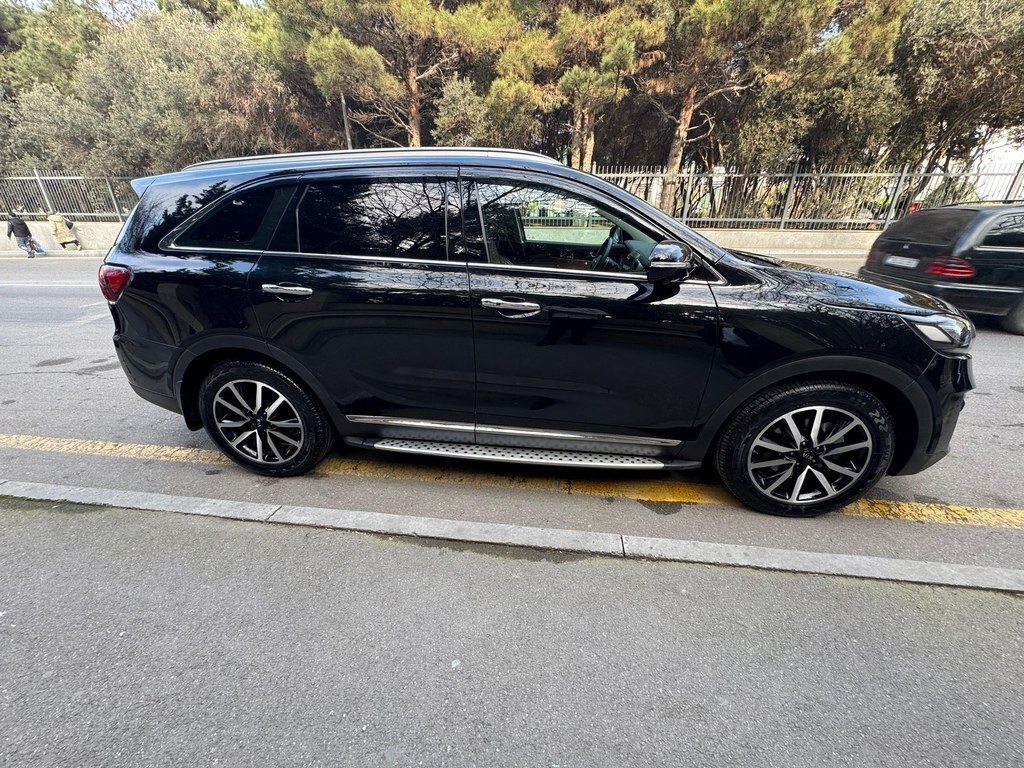 2017 Kia Sorento, 2.2L, 180000km - Image 4