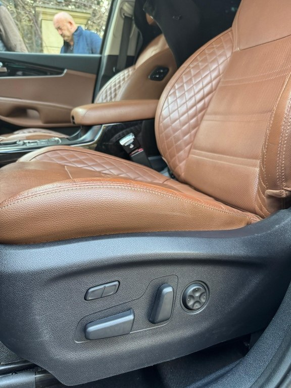2017 Kia Sorento, 2.2L, 180000km - Image 10