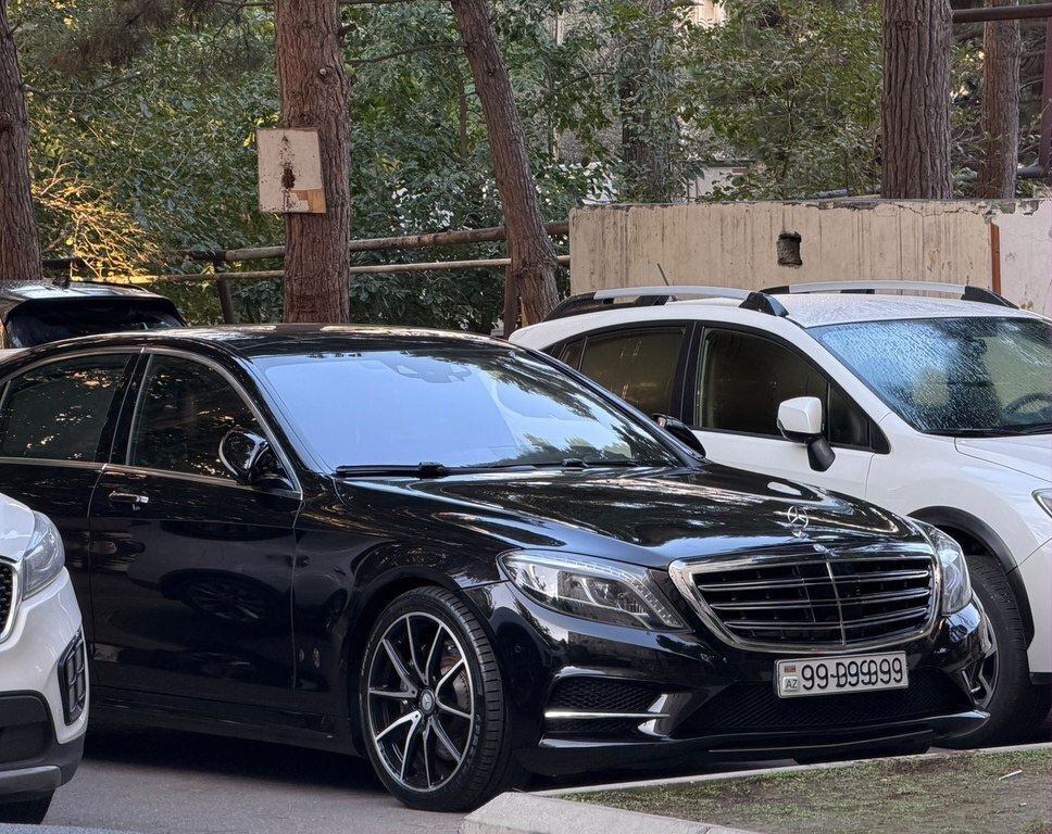 2014 Mercedes S 400, 3.0L, 185000km - Image 2