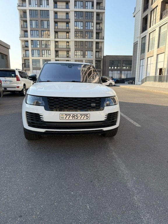2017 Land Rover Range Rover, 3.0L, 167000km - Image 1