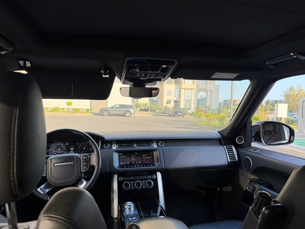 2017 Land Rover Range Rover, 3.0L, 167000km - Image 6