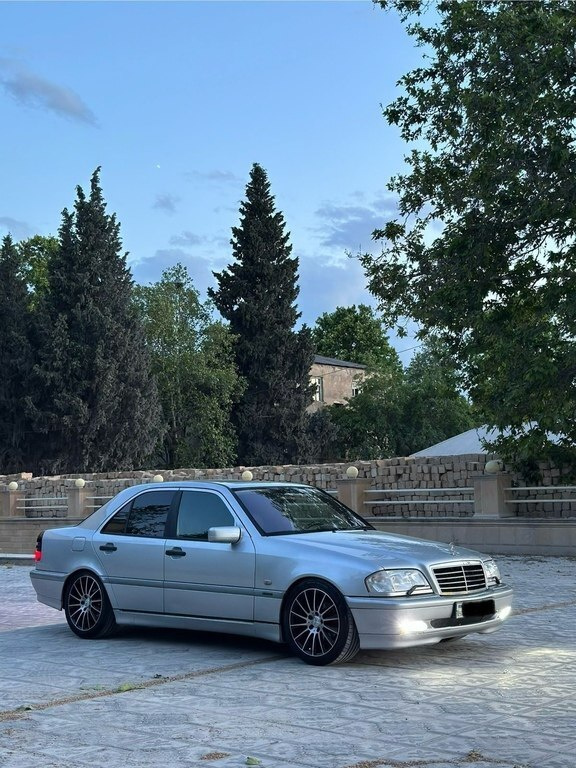 1997 Mercedes C 180, 1.8L, 275000km - Image 2